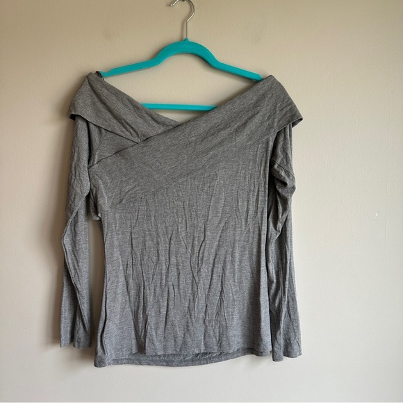NWT Express Gray Off the Shoulder Long Sleeve Tee Shirt M - Picture 6 of 9
